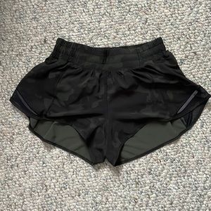 Lululemon Camo Hotty Hot Low-Rise Lined Short 2.5"